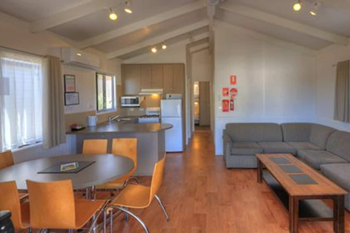 Full-sized fridge, microwave, oven, dishwasher
