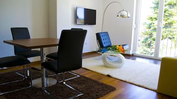 Comfort-Apartment, 1 Schlafzimmer | Wohnbereich | LCD-Fernseher, Computer