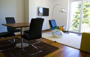 Comfort Apartment, 1 Bedroom | Living area | LCD TV, computer - Hotel Villa Karda (Porec)
