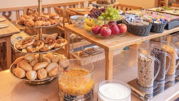 Daily buffet breakfast (EUR 17 per person)