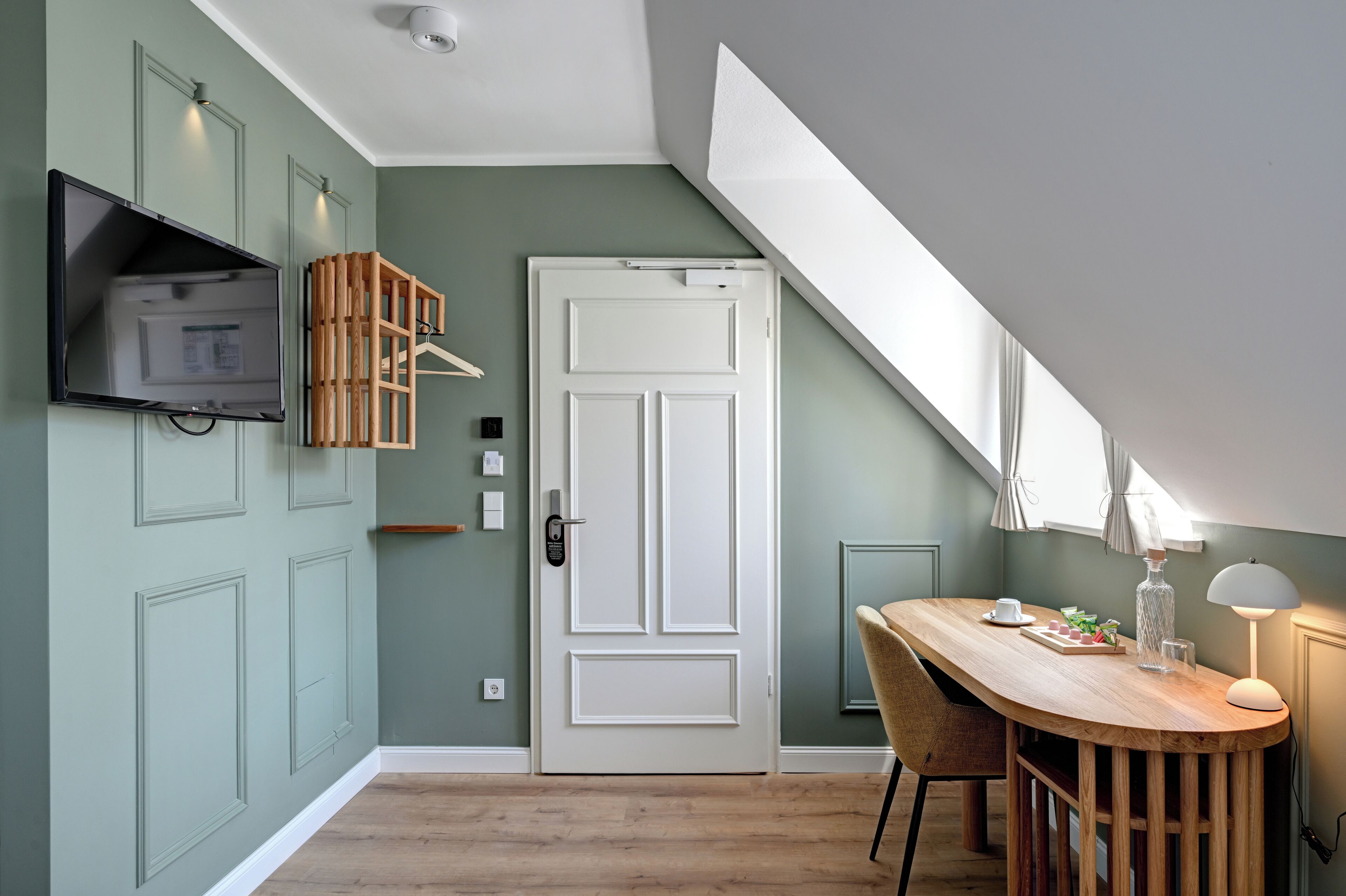 classic single room, 1 bedroom | 1 bedroom, hypo-allergenic bedding, in-room safe, desk