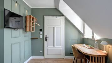 Classic-Einzelzimmer, 1 Schlafzimmer | Allergikerbettwaren, Zimmersafe, Schreibtisch, Bügeleisen/Bügelbrett