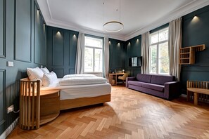 Phòng đôi Grand | Bộ đồ giường kháng dị ứng, két bảo mật tại phòng, bàn 