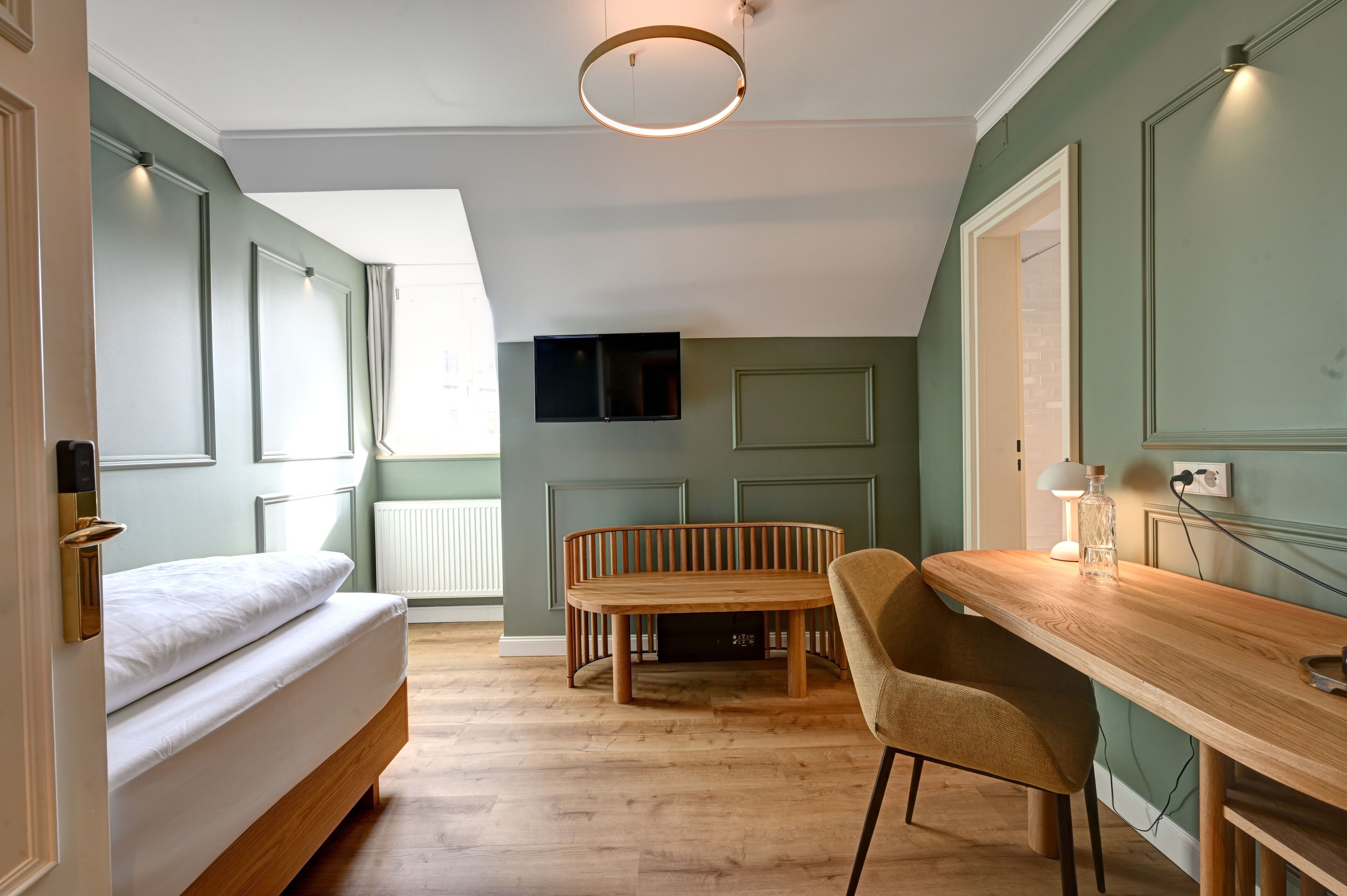 classic single room, 1 bedroom | 1 bedroom, hypo-allergenic bedding, in-room safe, desk