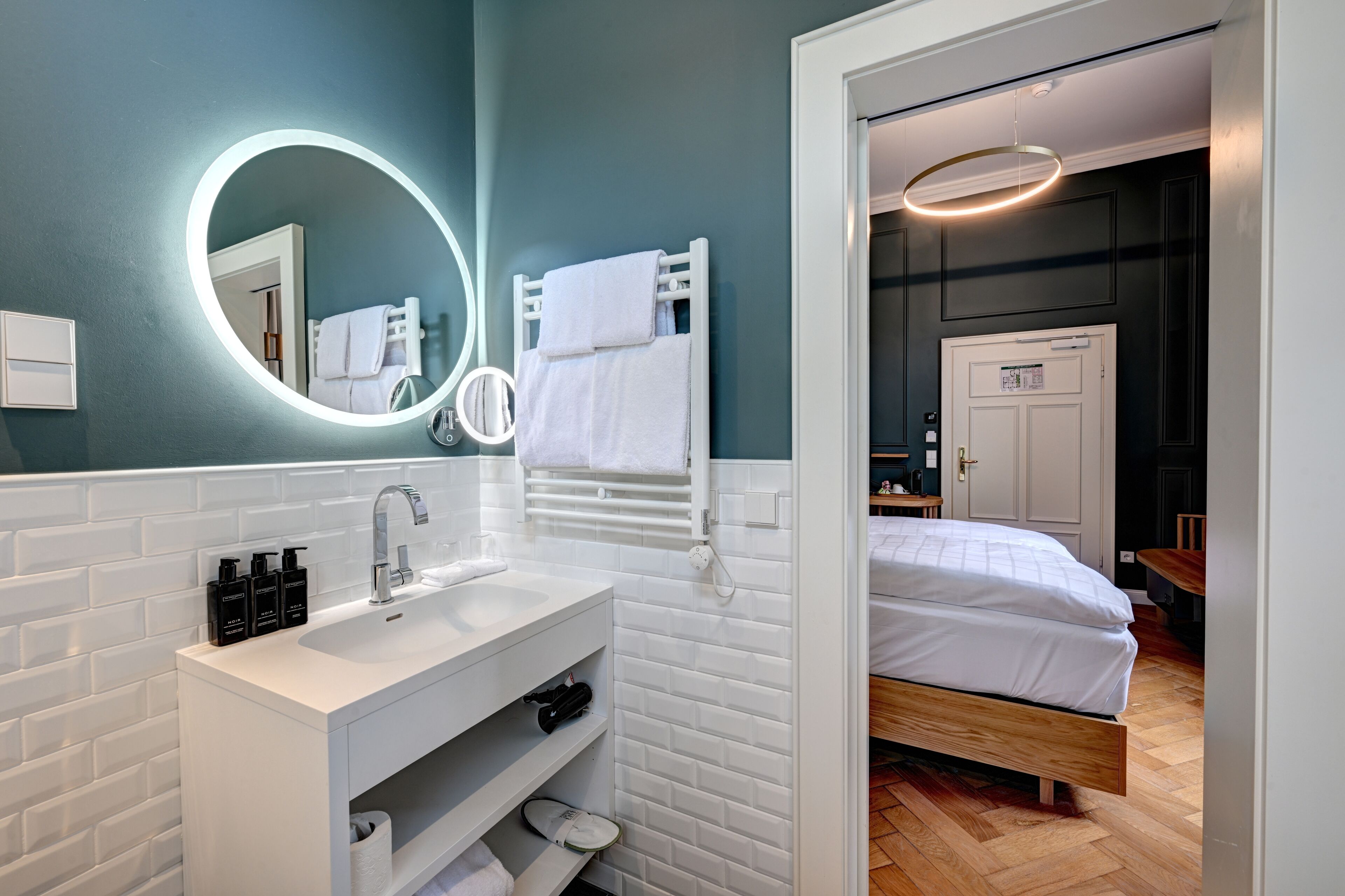 classic double room | bathroom | free toiletries, hair dryer, bathrobes, slippers