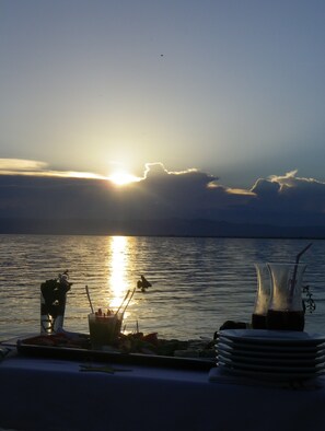 Outdoor dining - Blue Zebra Island Lodge (Salima)
