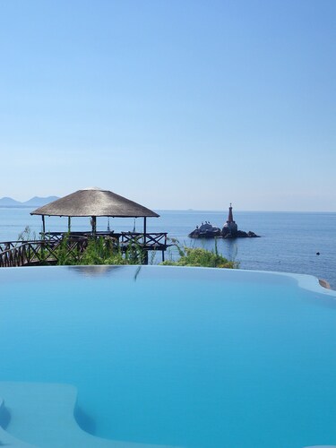 Blue Zebra Island Lodge