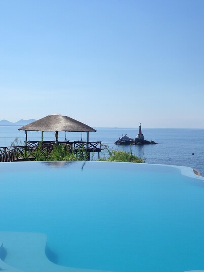 Blue Zebra Island Lodge