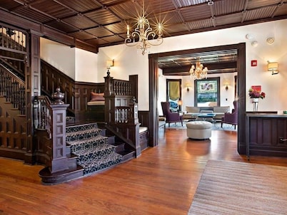 Sparrow Grove Manor