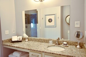 Suite Premium, baño privado (Suite 1) | Baño | Toallas 