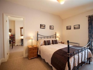 Iron/ironing board, free WiFi - Adcote House (Llandudno)