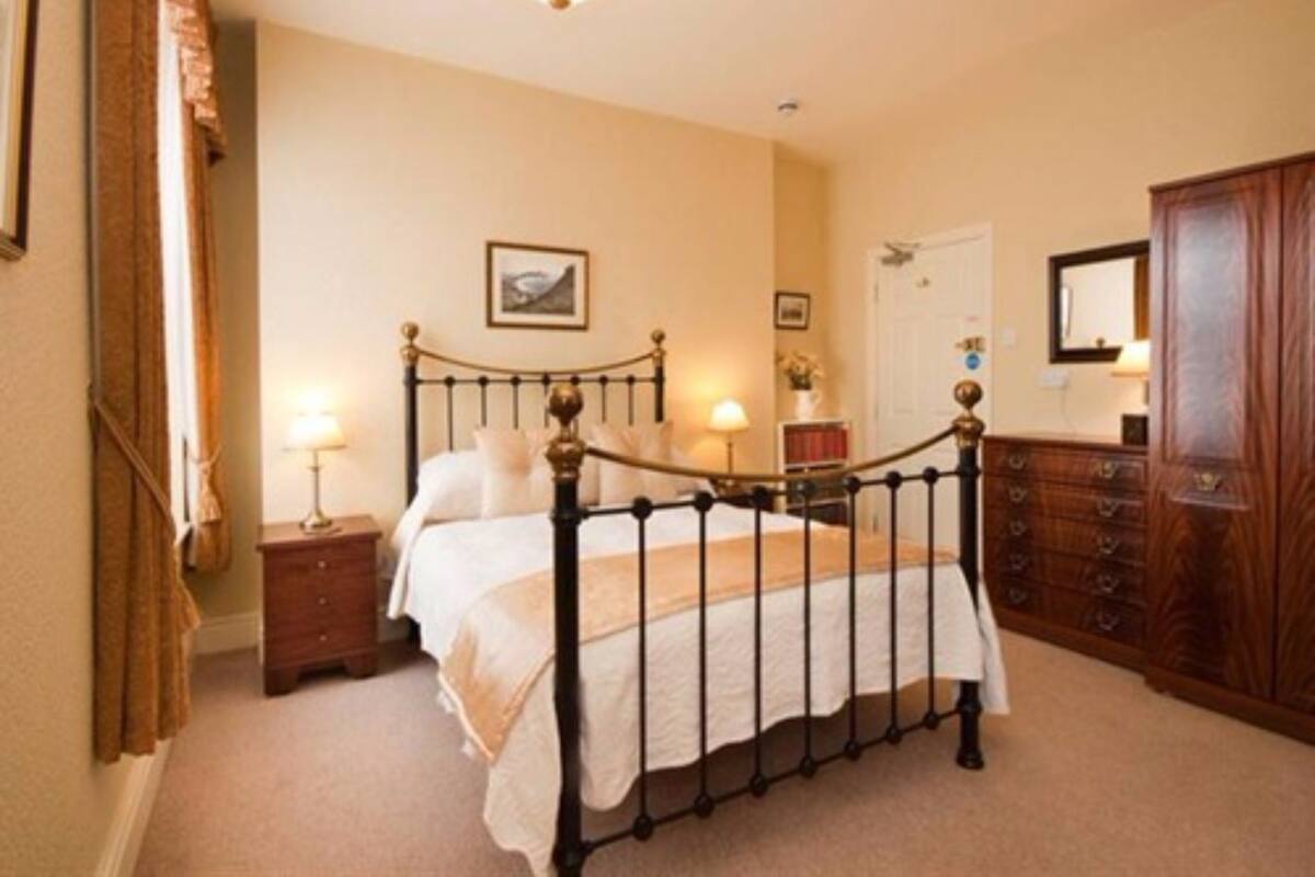 Superior Studio, Ensuite (Conwy Studio) | Iron/ironing board (on request), free WiFi