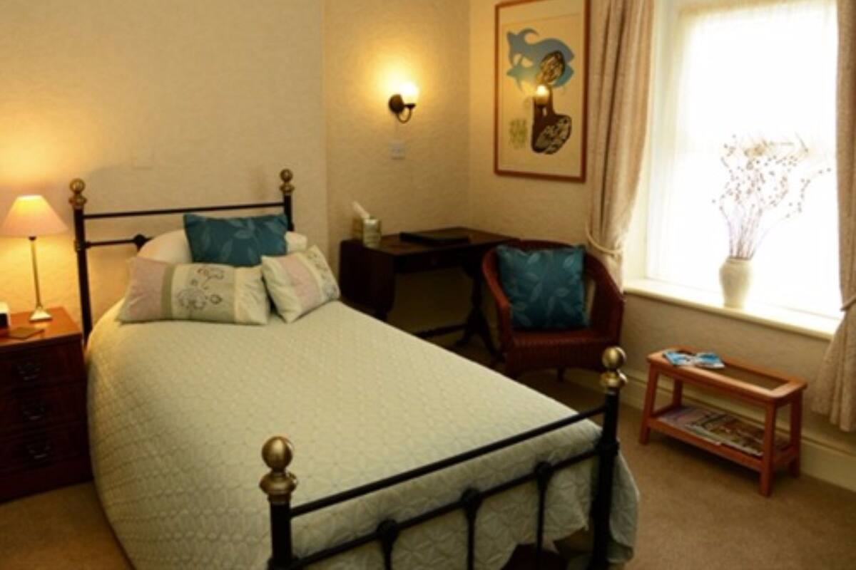 Superior Single Room, Ensuite (Caernarfon)