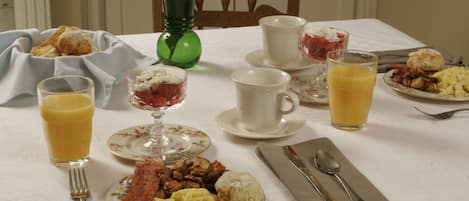 Desayuno de cocina local incluido todos los días