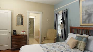 Blue Moon Non Smoking | Bộ đồ giường cao cấp, nệm có lớp đệm bông, trang trí khác biệt