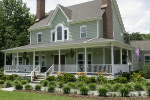 Front of property - Seven Oaks Bed & Breakfast (High Point)