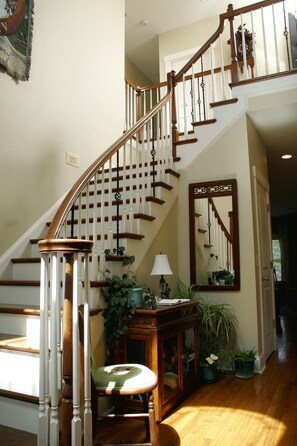 Interior entrance - Seven Oaks Bed & Breakfast (High Point)