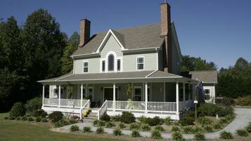 Mặt tiền nơi lưu trú