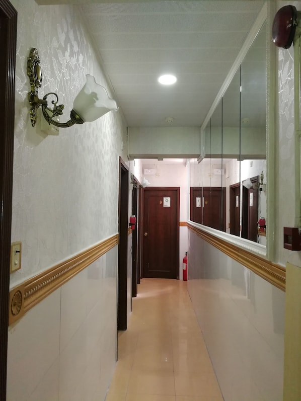 Hallway - Lucky Hostel (Kowloon)