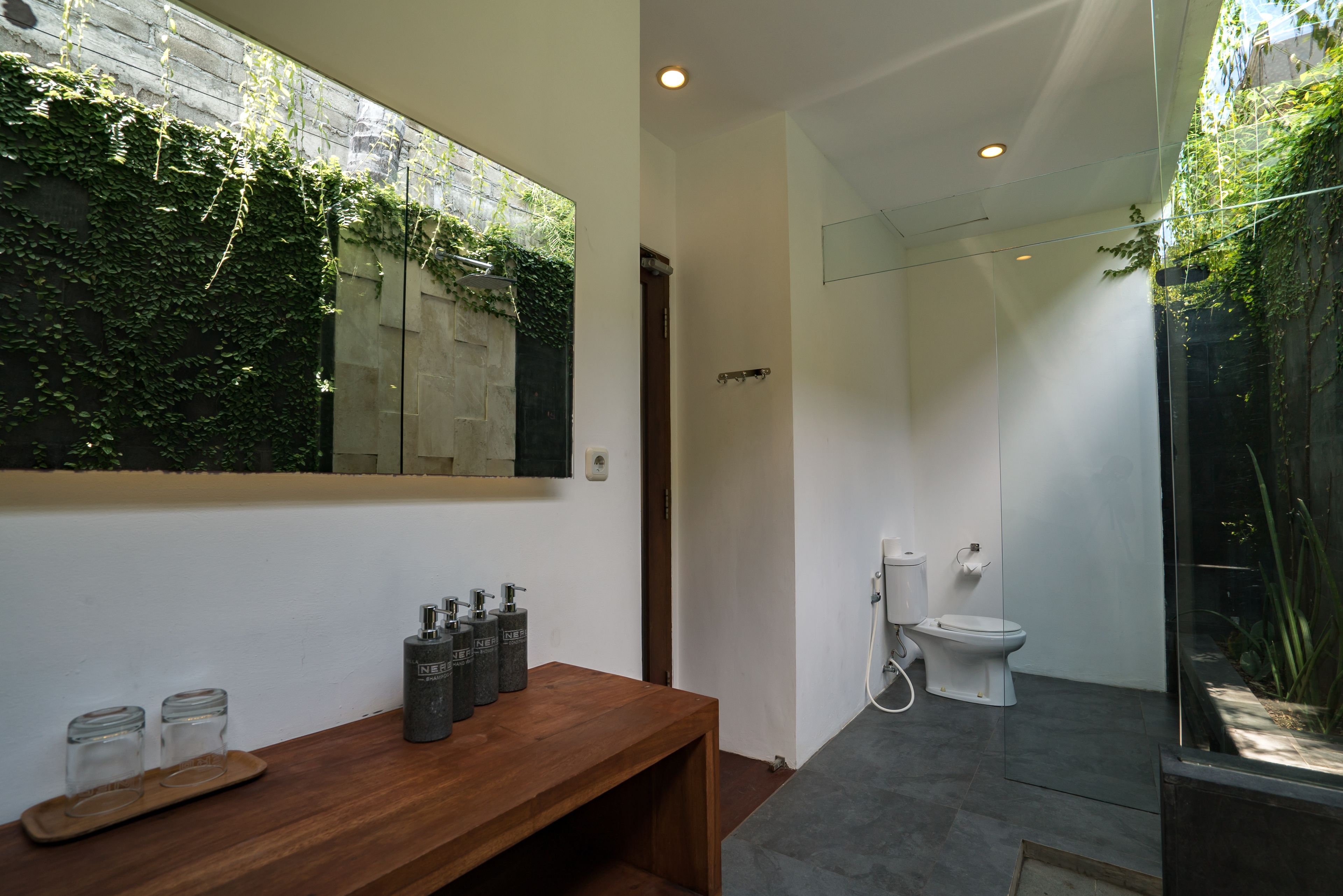 deluxe suite | bathroom | shower, rainfall showerhead, free toiletries, hair dryer