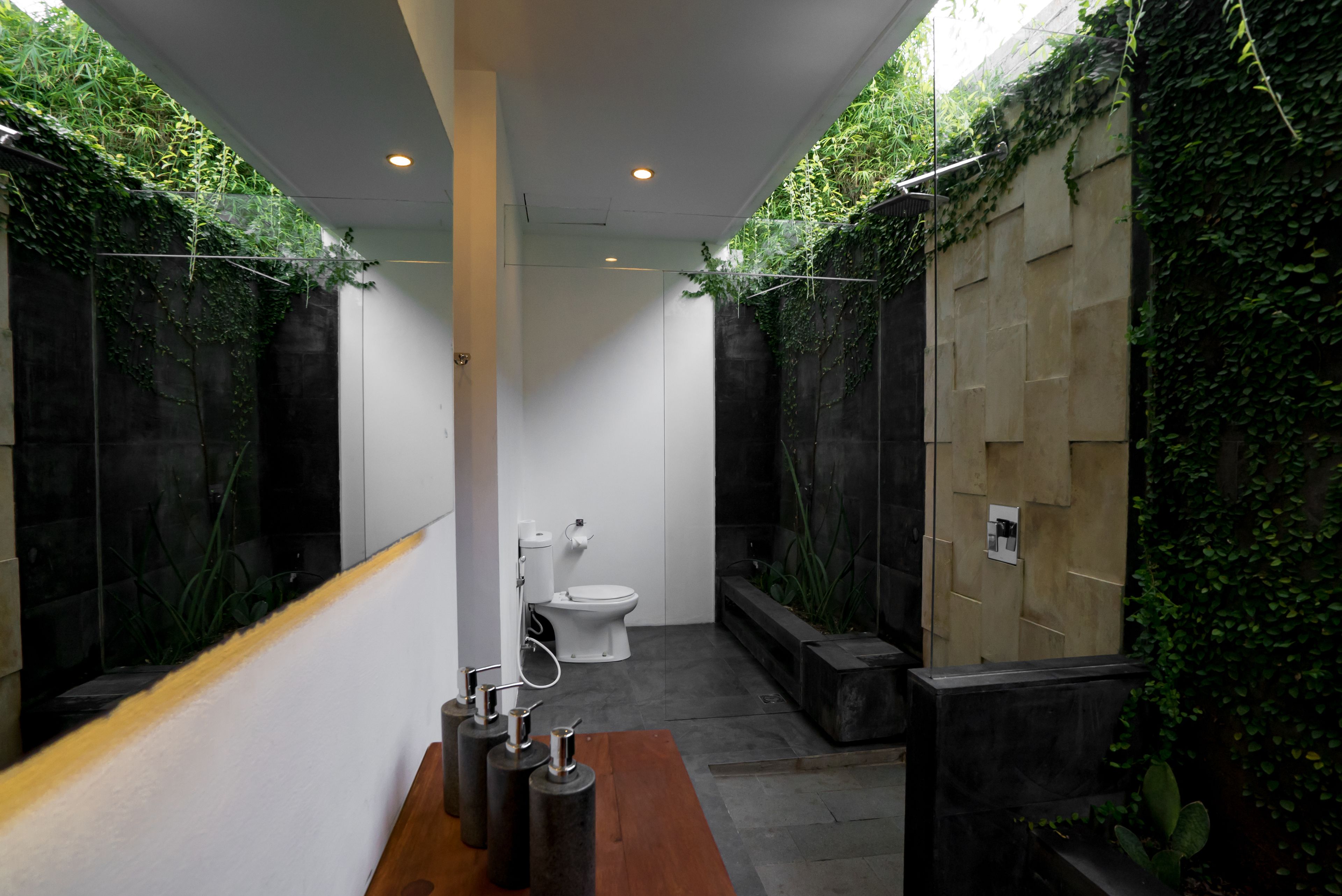 deluxe suite | bathroom | shower, rainfall showerhead, free toiletries, hair dryer