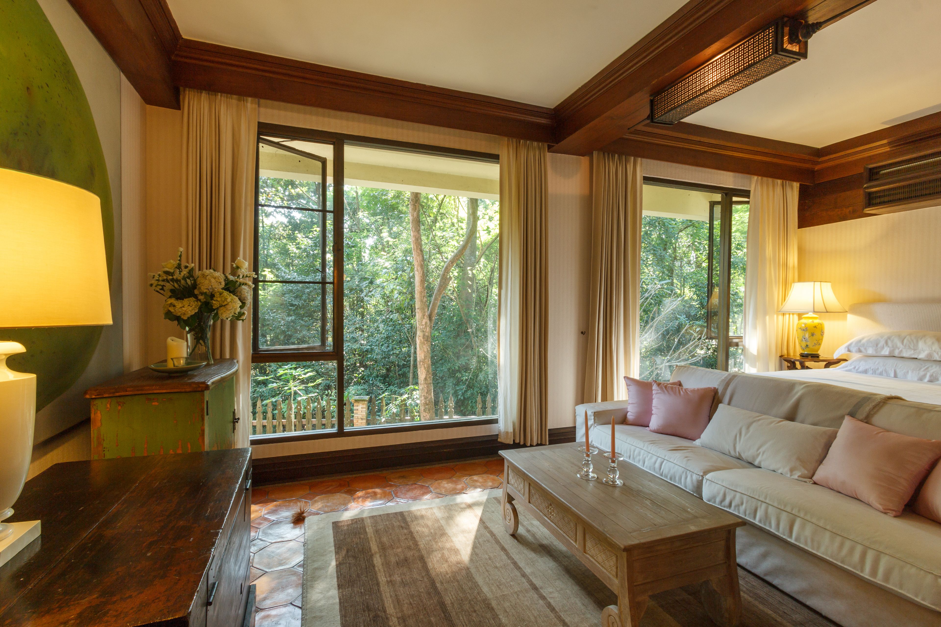 5 bedrooms, Egyptian cotton sheets, premium bedding, pillow-top beds