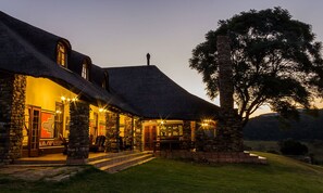 Front of property - evening/night - Addo Bush Palace Private Reserve (Addo)