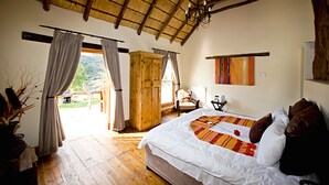 Kudu Lodge - Queen Room | أغطية فراش متميزة وأسرّة بطبقة علوية مريحة وستائر تعتيم