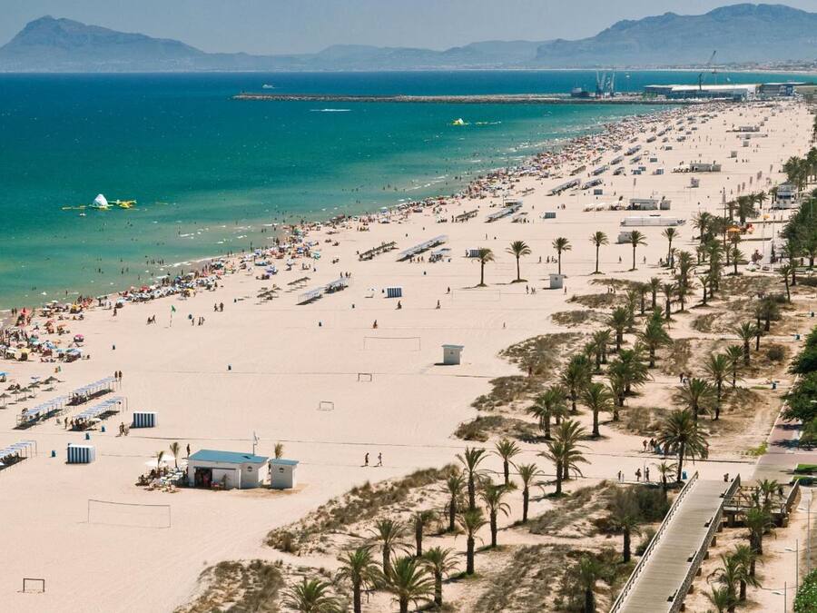 In StrandnĂ€he, weiĂer Sandstrand