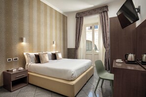 Classic Double Room | Down comforters, in-room safe, desk, laptop workspace - Hotel Ciao (Rome)