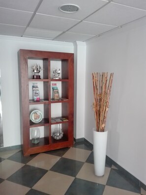 Lobby - Hotel Mavi (Gandia)