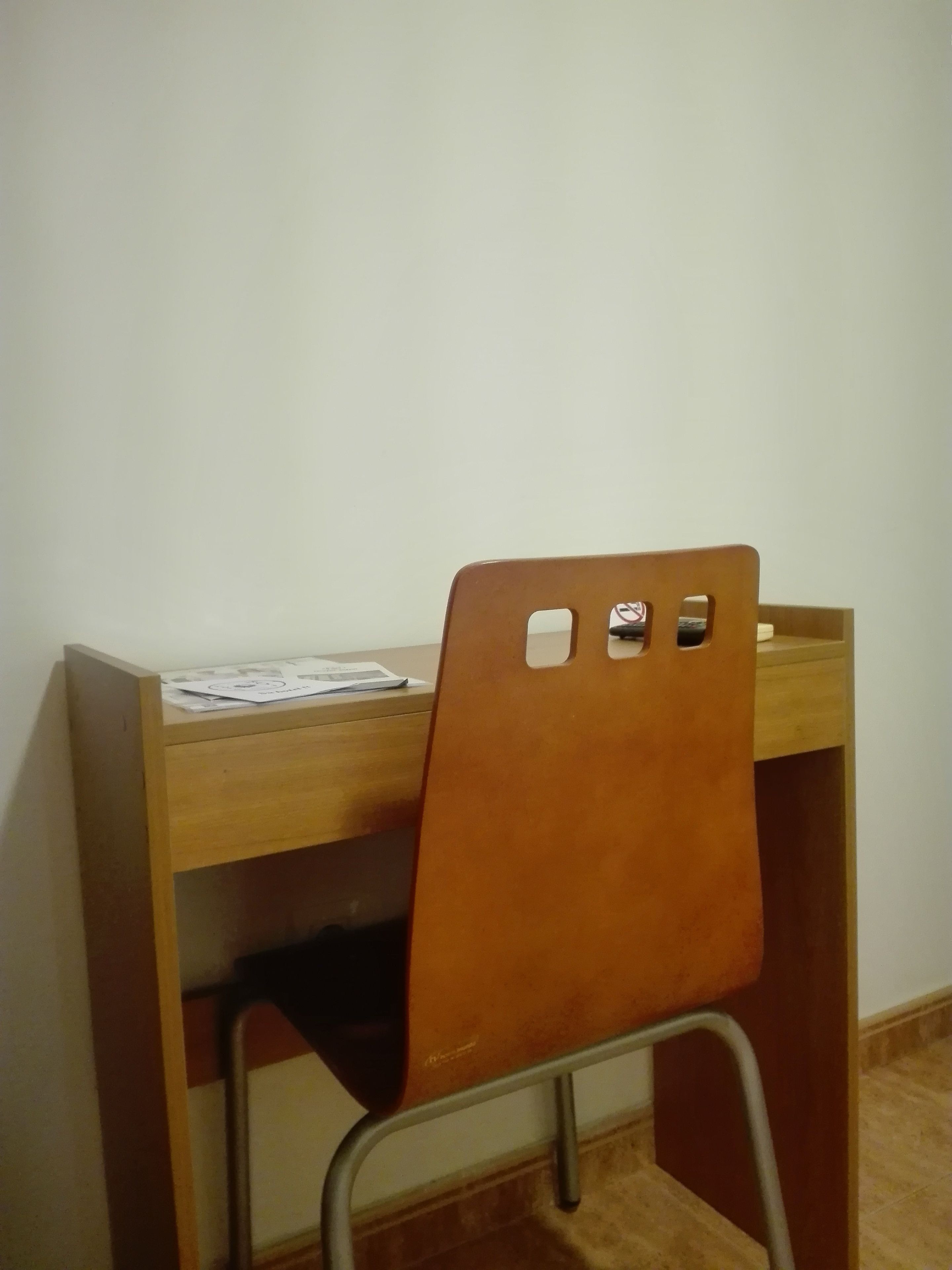 single room | room amenity