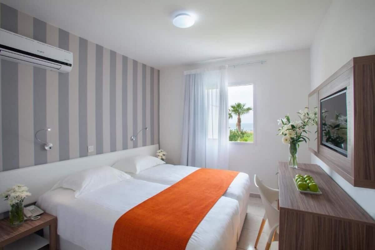 Zimmersafe, Schreibtisch, schallisolierte Zimmer, Zustellbetten