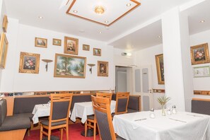 Dining - Hotel Bayernland (Munich)