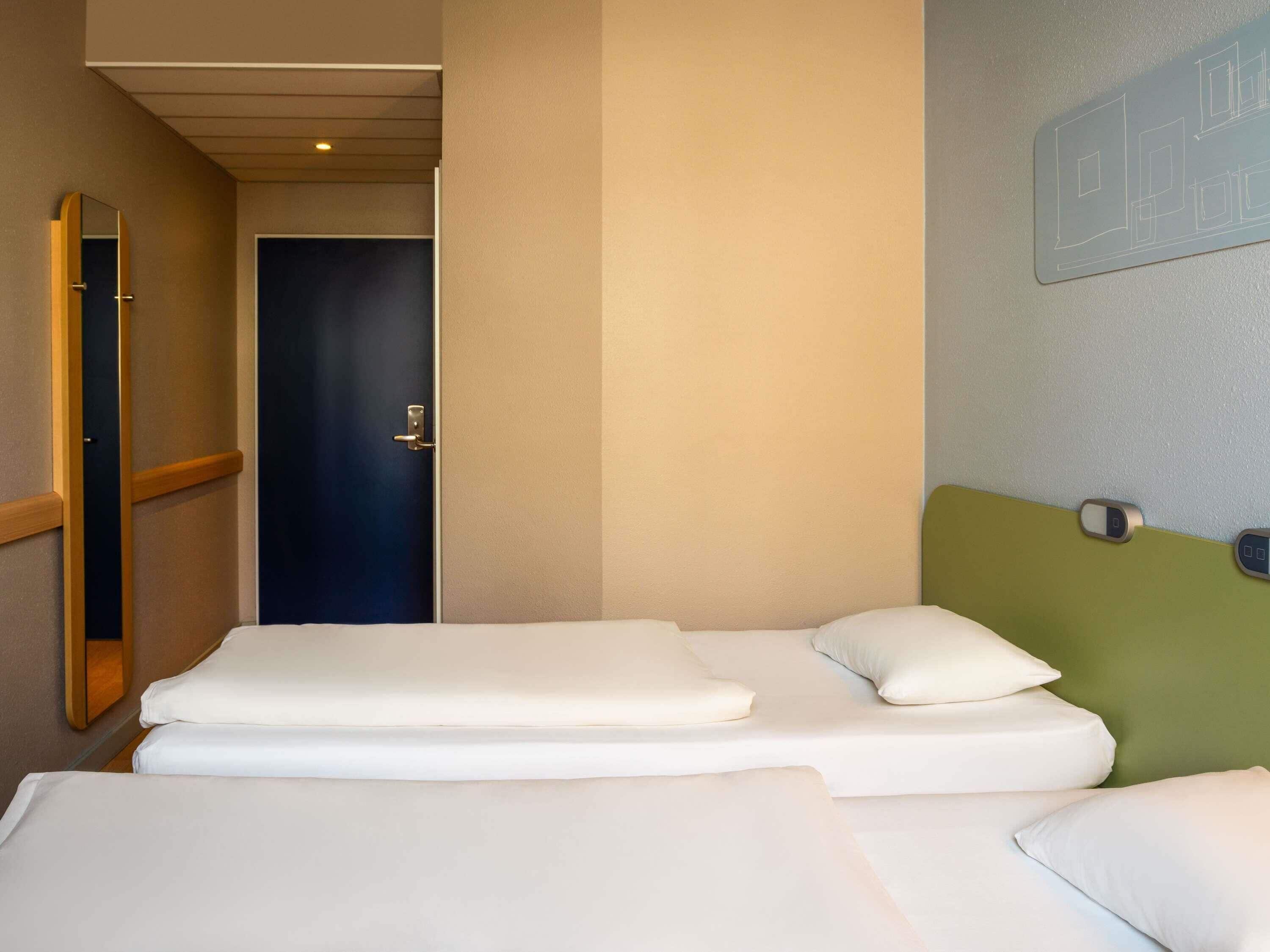 Standard Twin Room, 2 Twin Beds | Pillowtop beds, desk, laptop workspace, soundproofing