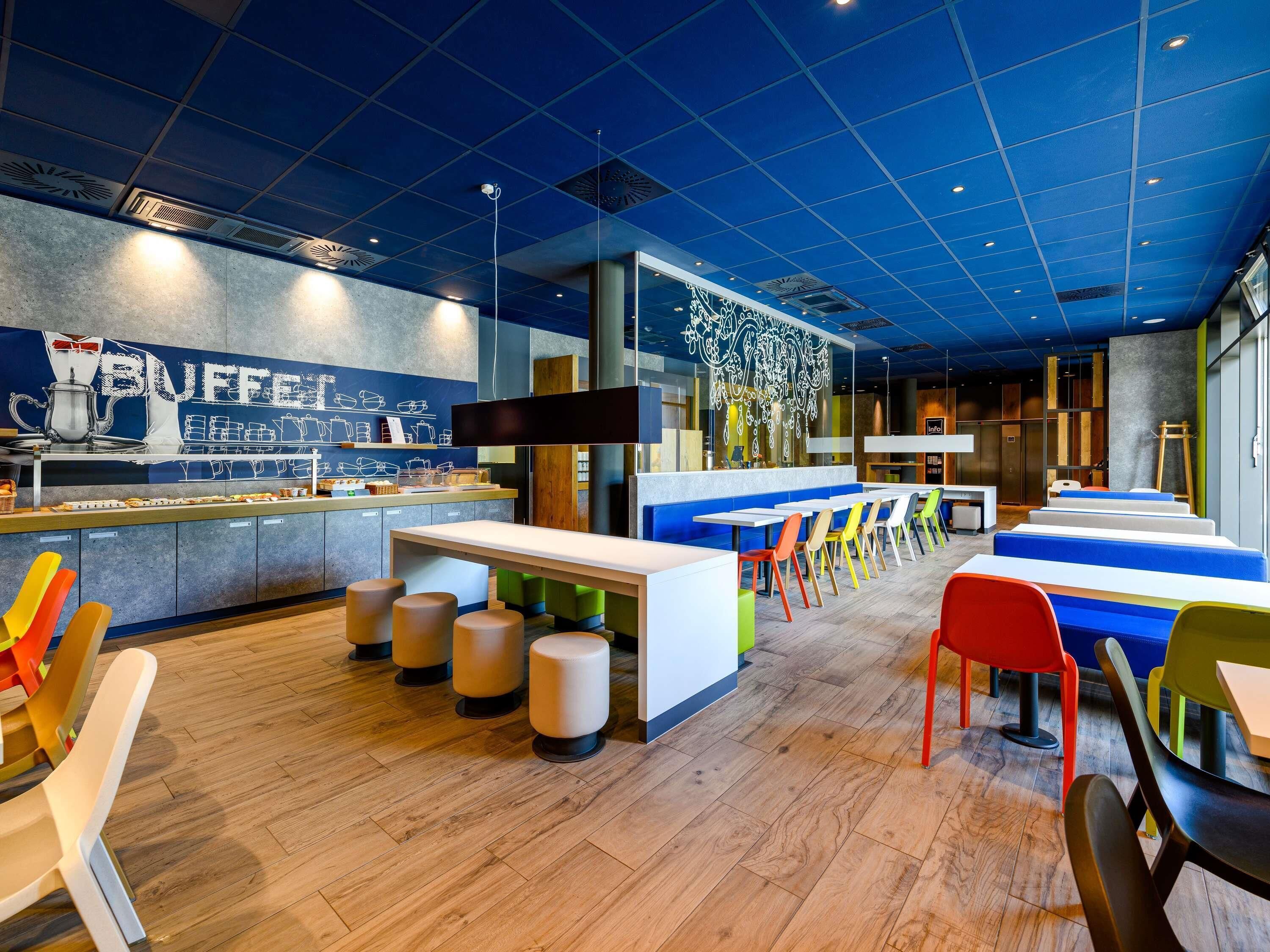 Kontinental frukost varje dag (EUR 13.50 per person)