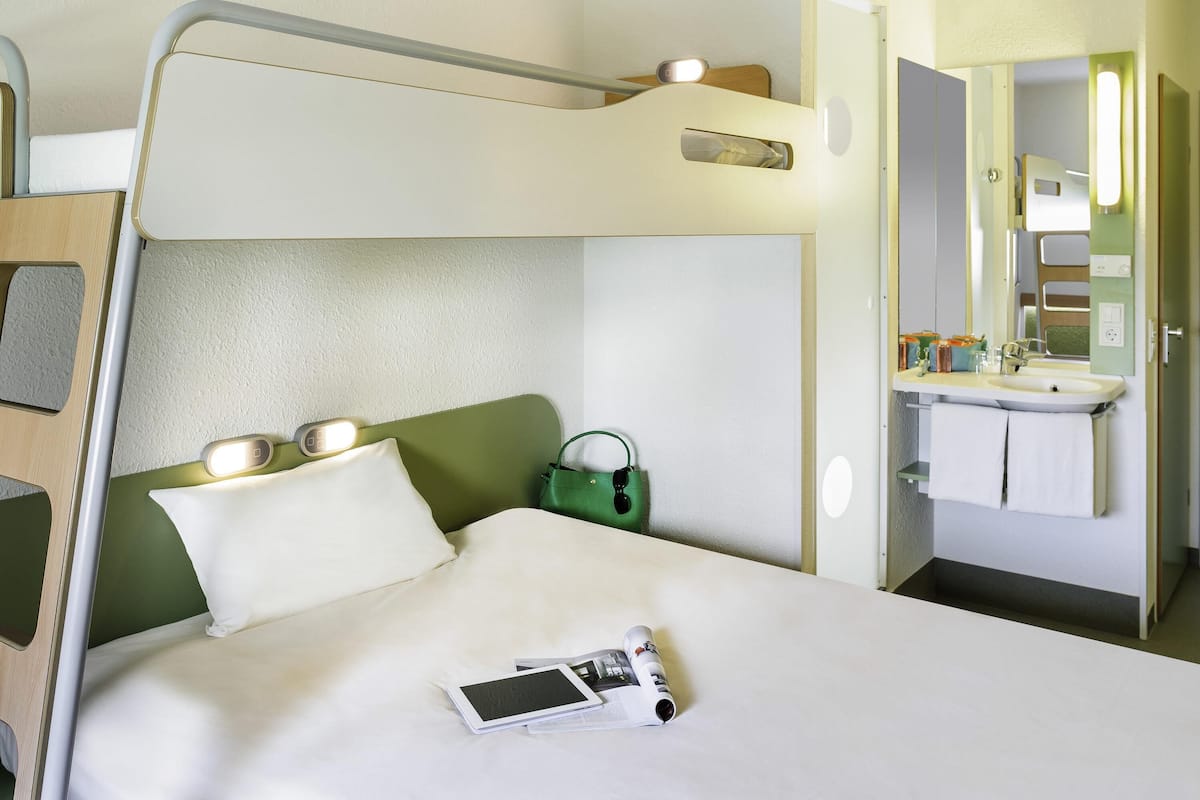 Standard Room, 1 Double Bed | Desk, soundproofing, free WiFi
