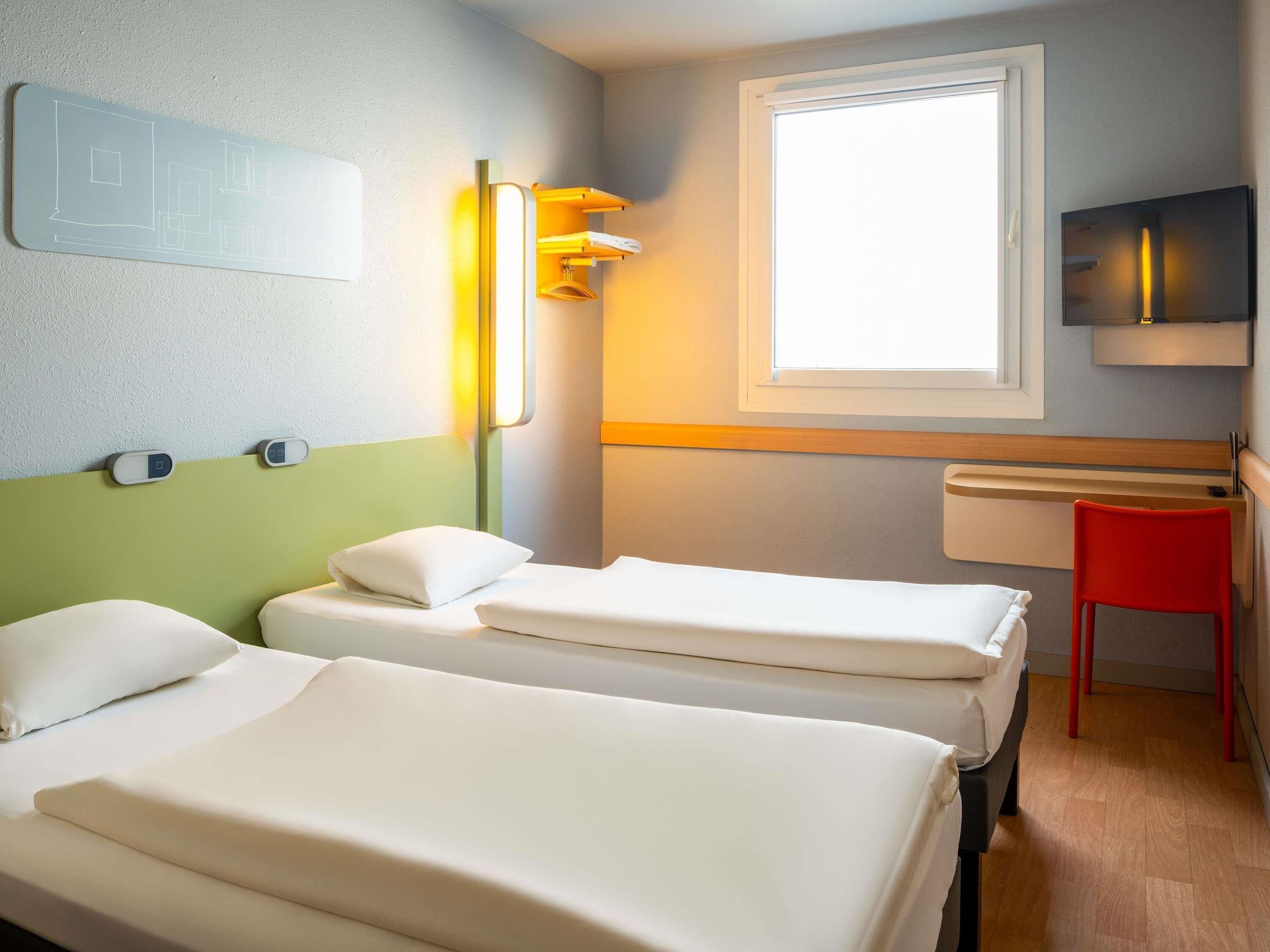 Työpöytä, äänieristys, ilmainen Wi-Fi