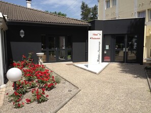 Exterior - Logis Hôtel, Le relais de Sassenage (Sassenage)