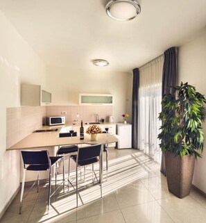 Apartment, 2 Bedrooms | Private kitchen