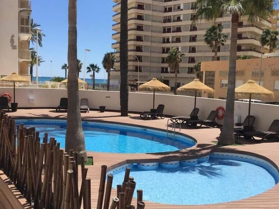 Outdoor pool, sun loungers