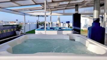 Bañera de hidromasaje al aire libre