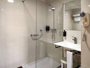 Twin Room | Bathroom | Hair dryer, towels - Hotel Porto (Gandia)