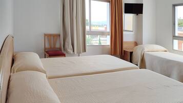 Coffres-forts dans les chambres, bureau, Wi-Fi gratuit, draps fournis