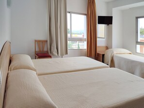 In-room safe, desk, free WiFi, bed sheets - Hotel Porto (Gandia)