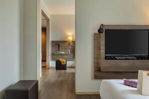 Hypo-allergenic bedding, individually furnished, desk, soundproofing - MOXY Milan Malpensa Airport (Somma Lombardo)