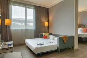 Room, 1 Double Bed | Hypo-allergenic bedding, individually furnished, desk, soundproofing - MOXY Milan Malpensa Airport (Somma Lombardo)