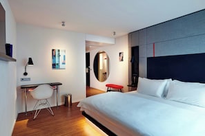 Room, 1 King Bed | Premium bedding, pillowtop beds, in-room safe, desk