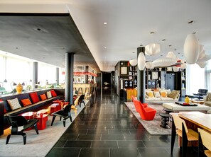Lobby sitting area - citizenM Paris Charles de Gaulle (Tremblay-en-France)