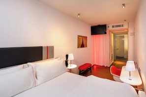 Room, 1 King Bed (Mobility Accessible, Roll-In Shower) | Premium bedding, pillowtop beds, in-room safe, desk